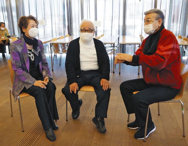 公演について話し合う（左から）春日宏美さん、飯田一雄さん、一龍斎貞心さん　