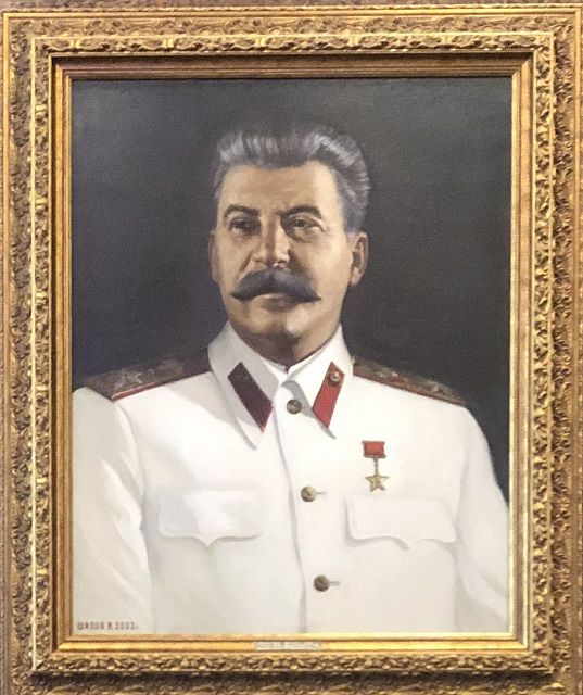 モスクワの勝利博物館に展示されているスターリンの肖像画