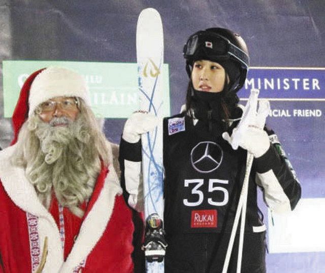 ２０１９年１２月、Ｗ杯デビュー戦で２位に入った女子モーグルの川村あんり＝フィンランド・ルカで（全日本スキー連盟提供）