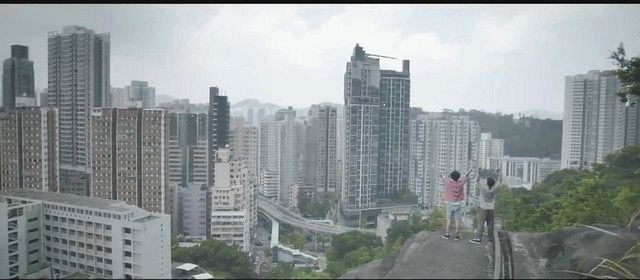 香港の風景を背景に若者を元気づけるメッセージを込めたミュージックビデオ＝「ＤＧＸミュージック」のユーチューブより