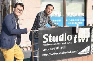 「M-1の決勝をやっている日に、ここでライブをやっていて、みんなで楽屋のテレビを観ながら、いつか決勝にいくことを夢見ていたんです」(土屋)
「ここは楽屋が狭いんで、真冬でもネタ合わせを外でやってたから、いい思い出ないです…」(塙)