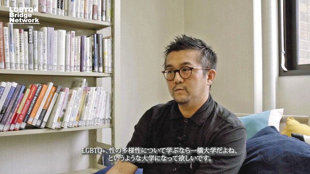 追悼動画の中で事件についての思いを話す松中さん＝本田さん提供