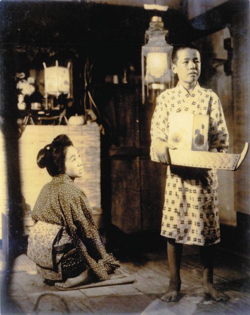 主役を演じた映画「海の呼ぶ声」（1945年、大映）。左は杉村春子。矢田は子役俳優としても活動した＝本人提供 
