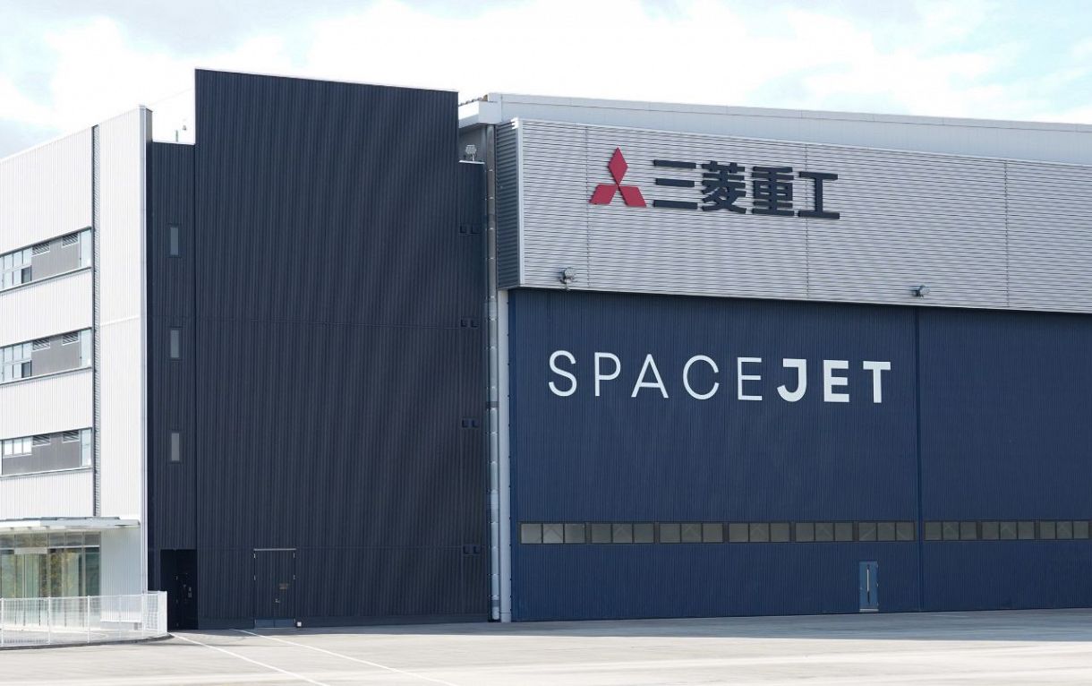 三菱航空機の本社が入るスペースジェットの最終組立工場＝2021年12月、愛知県豊山町
