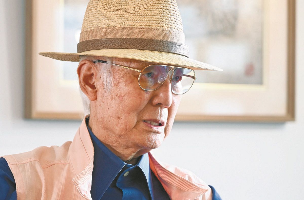 東日本大震災後に始めた映画作りについて話す俳優の八名信夫さん
