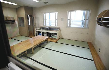 東京拘置所の共同室。法務省は収容者が新型コロナウイルスに感染しないよう防止策の検討に本格着手する＝東京都葛飾区で