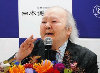 【動画あり】今も藤井聡太さんを研究する82歳　「神武以来の天才」が文化功労者に　「家族中で大喜び」