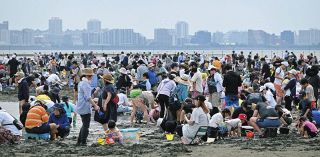 GWごった返す潮干狩り　ふなばし三番瀬海浜公園に5500人　「アサリご飯にして食べるのが楽しみ」