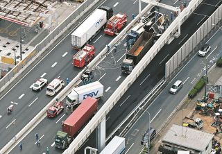 首都高3人死亡、当日朝に「体調確認しなかった」　トラック運行会社に国土交通省が監査