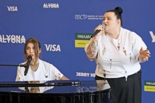 欧州音楽祭で国民の団結訴え　ウクライナ女性歌手２人が会見