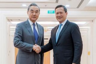 カンボジア「中国重視」継承　マネット首相、王毅外相と会談