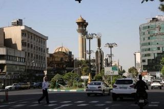 イラン市民に緊張走る　国営放送、核施設は無傷と強調