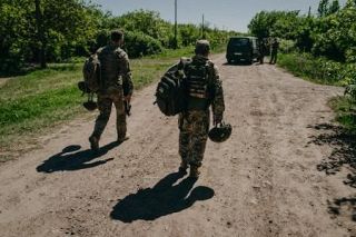 ウクライナ東部に攻撃、４人死亡　ハリコフ市とドネツク州
