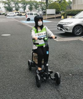 1人乗り電動四輪車で楽々　渋川市が業務活用で実証実験　近距離移動想定　高齢者の利用視野に