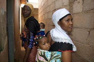 アフリカの妊婦死亡率１３０倍に　欧米と比較、世界人口白書