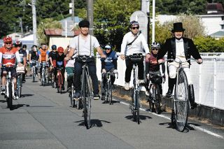 ビンテージ自転車が集結　伊豆の国などでサイクリングの祭典が開催　360人参加