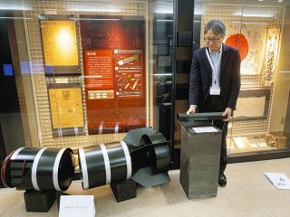 川崎市平和館が常設展示リニューアル　触れる実物大の焼夷弾　体験型コンテンツ充実