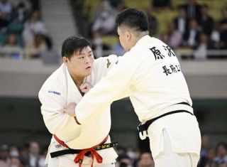 全日本柔道、２３歳の中野が初Ｖ　体重無差別、原沢を破る