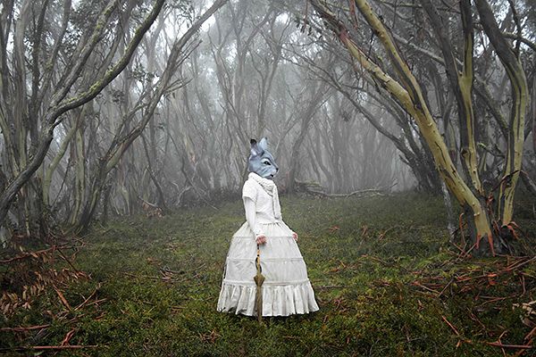ポリクセニ・パパペトロウ《来訪者》〈世界のはざまで〉より 2012年
©Polixeni Papapetrou, courtesy of Michael Reid Gallery, Jarvis Dooney Galerie