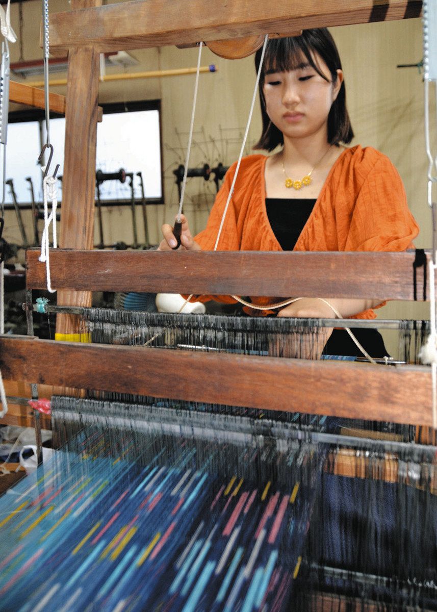 ひと物語＞18歳、伝統工芸を継承 伊勢崎絣に取り組む 秋山友花さん