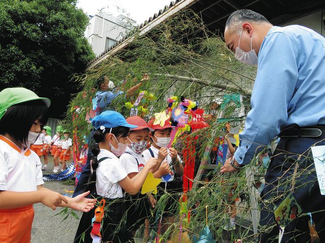 交通安全や未来への願い込め 高津署と幼稚園児が七夕飾り 東京新聞 Tokyo Web 交通安全や未来への願い込め 高津署と幼稚園児が七夕飾り 東京新聞 Tokyo Web