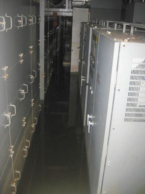 大津波で建屋地下は浸水。電源を失う原因となった＝東京電力提供
