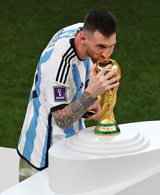 FIFAワールドカップ トロフィー オーナメント 記念 アルゼンチン 日本代表 FIFAワールドカップ トロフィー オーナメント 記念 アルゼンチン 日本