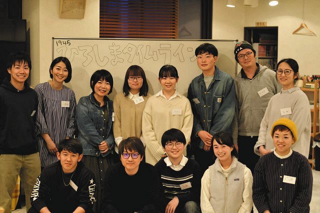 福岡奈織さん（前列右から２人目）ら「１９４５ひろしまタイムライン」の企画参加者（Ｃ）ＮＨＫ