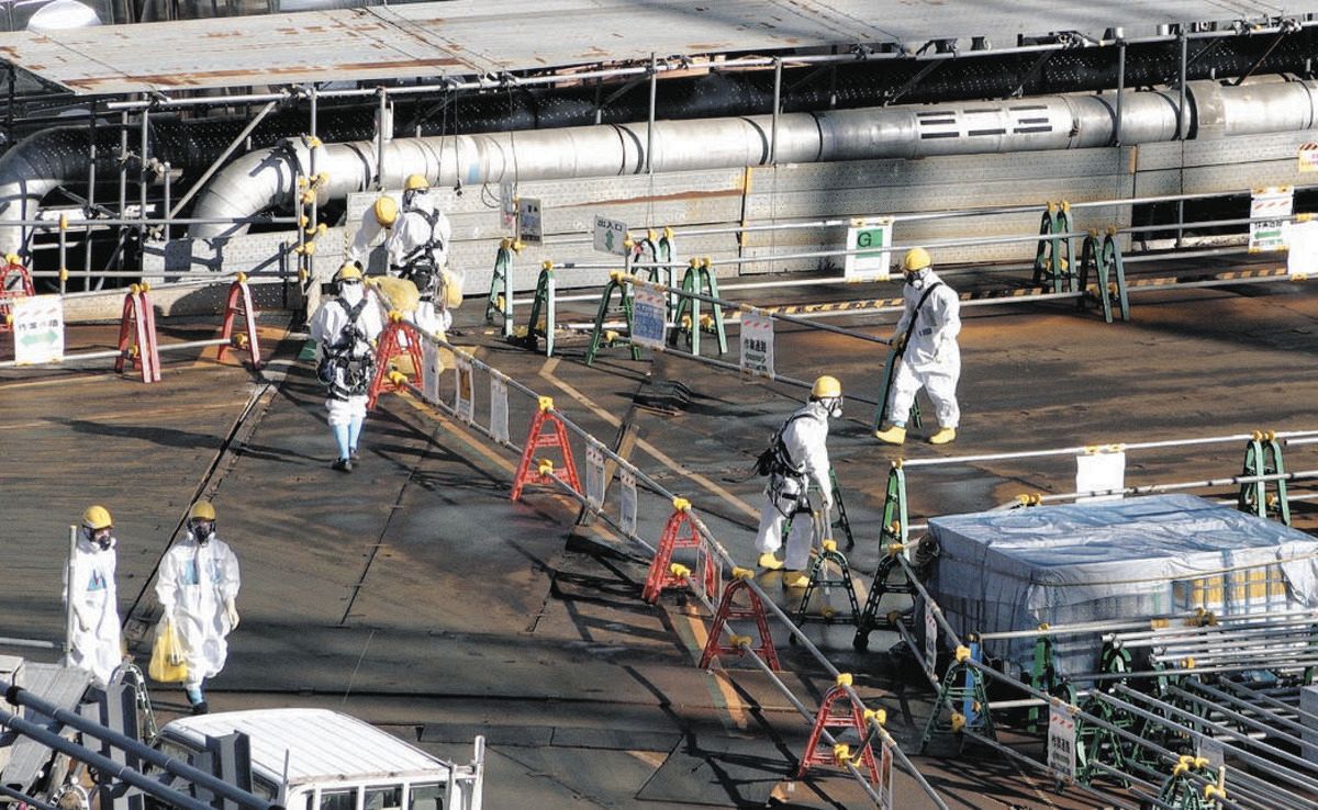 放射線に不安」4割は前年の約3倍…福島第1原発作業員に被爆や汚染の恐れ