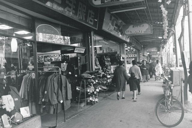 大宮の今昔 写真でたどる 武蔵野銀行本店ビルで企画展を開催中：東京