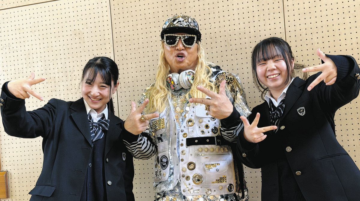 DJ KOOさん特別授業「失敗を恐れないで」 葛飾野高生600人にアドバイス