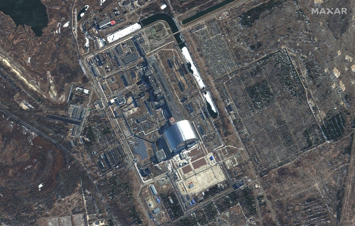 10日に撮影された、ロシア軍が制圧したウクライナのチェルノブイリ原発の衛星写真＝©2022 Maxar Technologies/AP