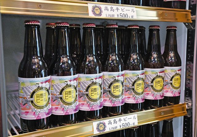 若松屋酒店の冷蔵ケースに並ぶ高島平ビール