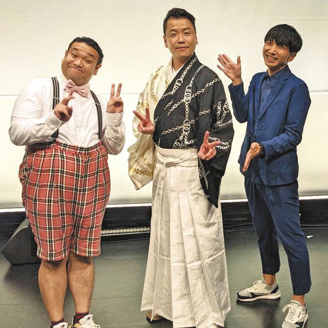西本（左）です！中島（右）です！　津軽三味線日本一、椿正範先生の３０周年コンサートにお呼ばれしました！　先生、おめでとうございます！