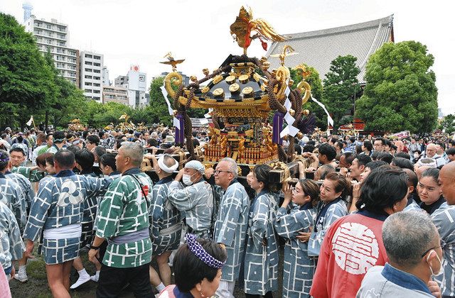 三社祭 連合渡御 担ぎ手に笑顔「3年我慢した」：東京新聞 TOKYO Web