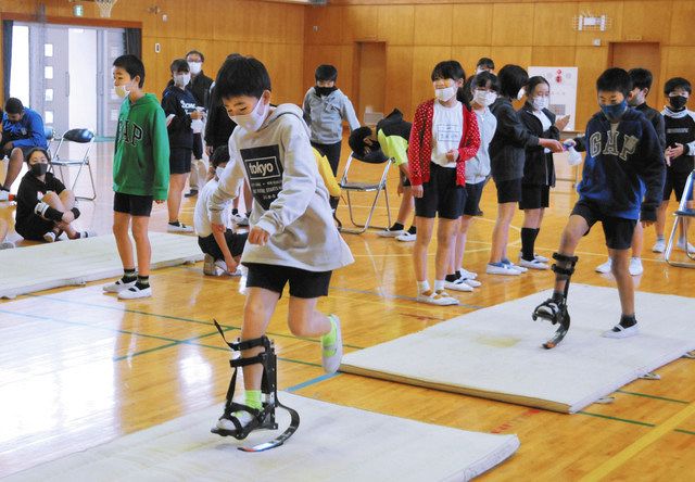 義足を体験 身近に感じて パラ陸上 山下選手が教室 市原の小学校で 東京新聞 Tokyo Web