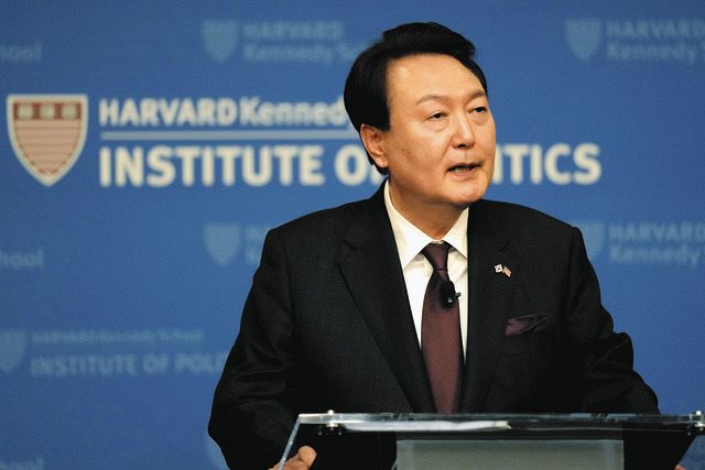 米ハーバード大学で演説する韓国の尹錫悦大統領（ＡＰ）