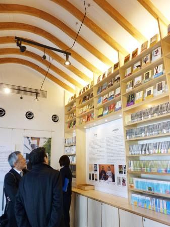 津村節子さんがテープカット 「吉村昭書斎」が開館：東京新聞デジタル