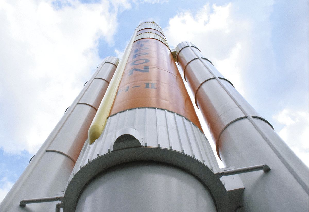 H2ロケット エメラルドの輝き つくばエキスポセンターの実物大模型お