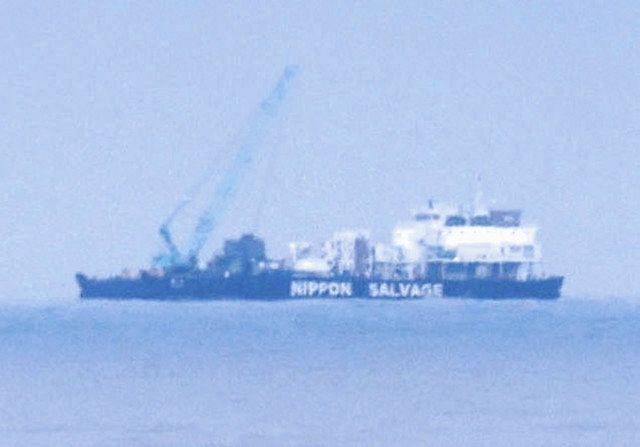 北海道斜里町沖の作業船「海進」＝２４日午前１１時５６分（共同）
