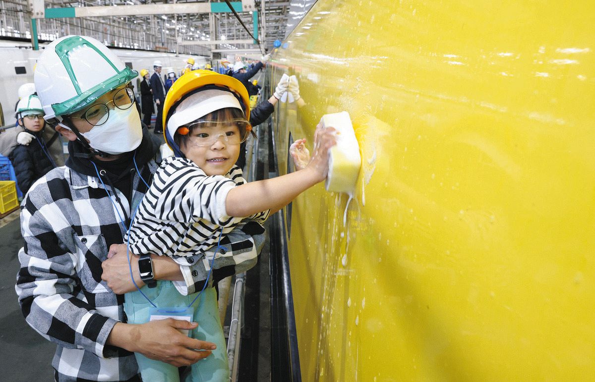 お掃除できたら幸せ？「ドクターイエロー」 応募倍率100倍超、子どもも