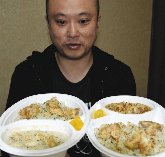 フェアのために作ったつゆひかり飯のカレーを紹介する三森繁次さん＝御前崎市で
