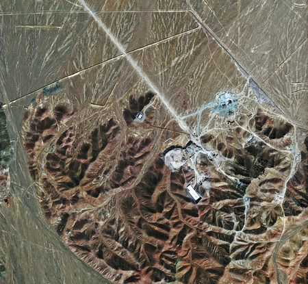 イラン中部フォルドゥの核施設の衛星写真＝２００９年９月撮影（ＡＰ・共同）