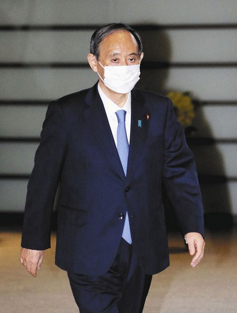 首相官邸に入る菅首相＝１日午前