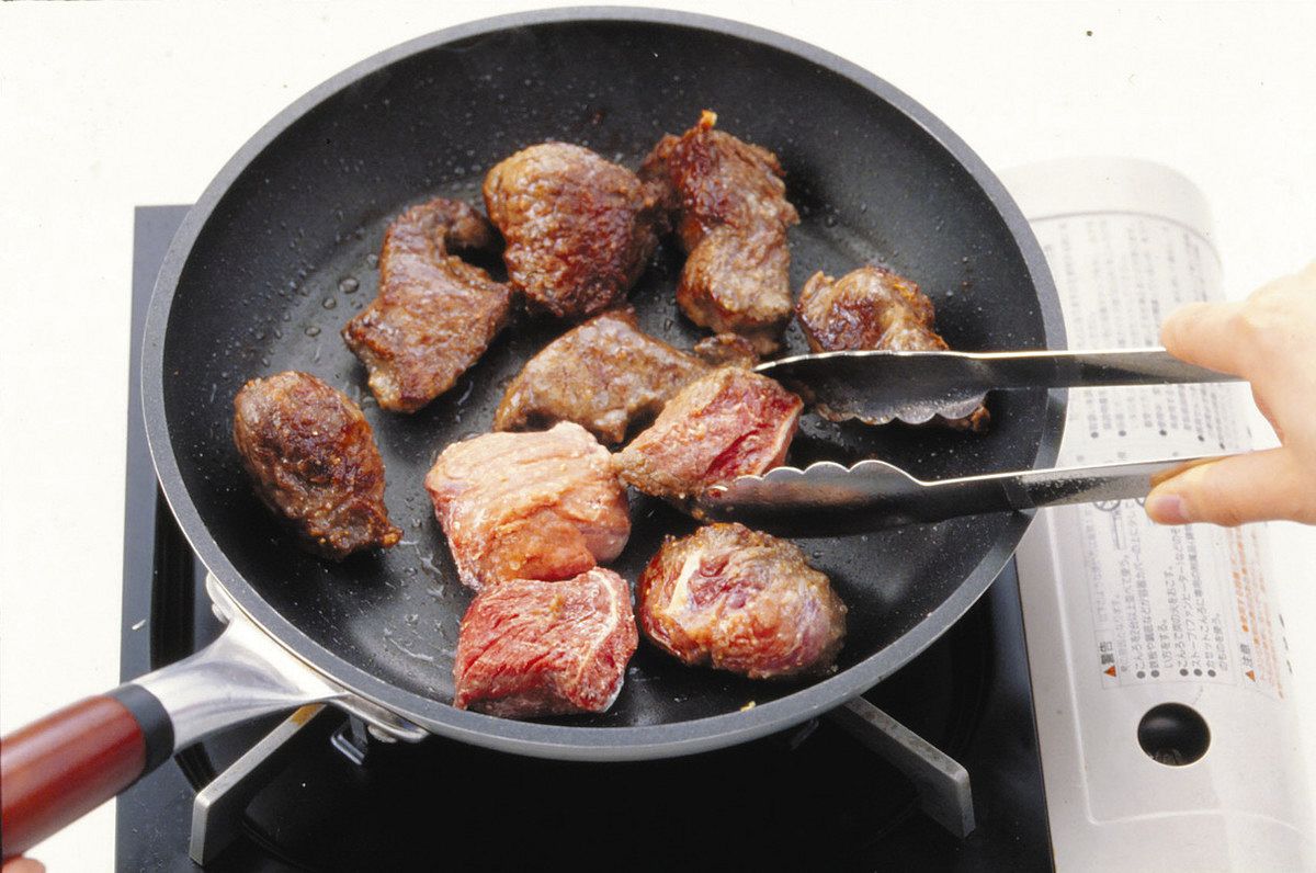 ビーフ シチュー 肉 柔らかく