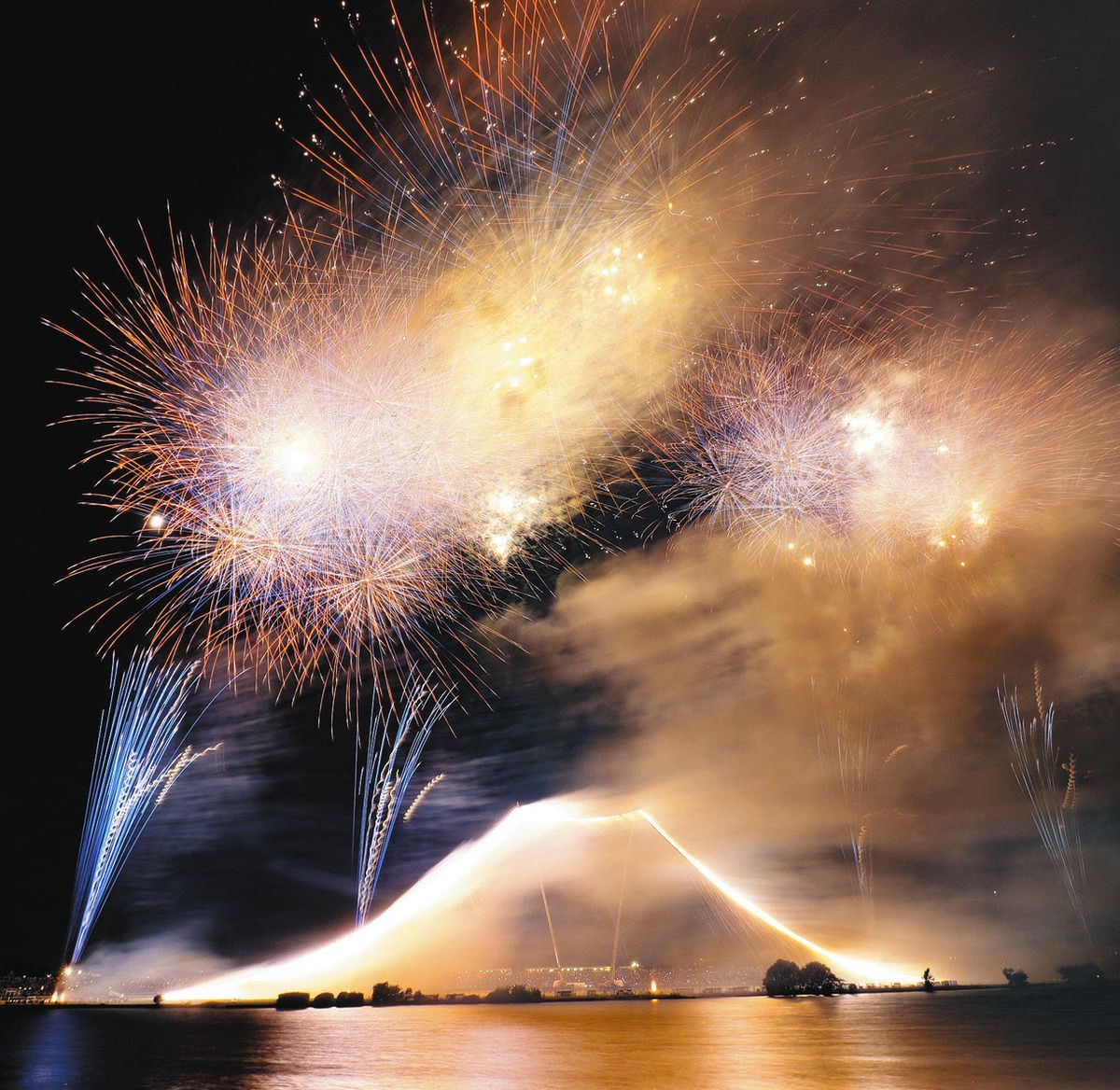 山型仕掛け花火がギネス認定 最も高い59.2メートル 市川市と江戸川区の