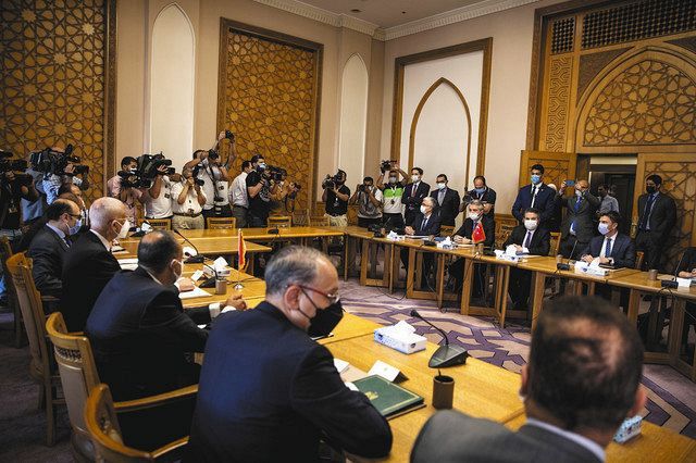 ５日、カイロで行われたトルコとエジプトの外務次官級協議＝ＡＰ