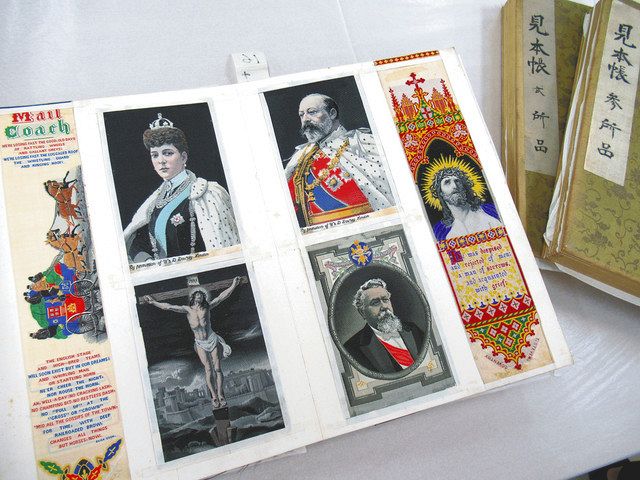 精密な織りで、肖像やキリスト像も表現された＝いずれも板橋区の東京家政大博物館で