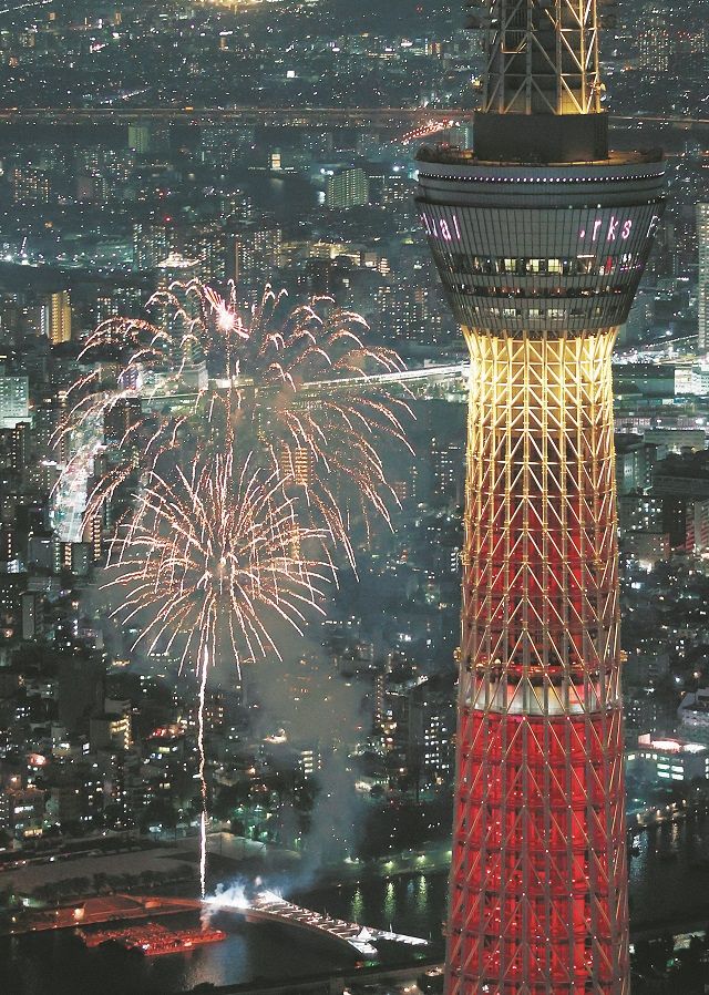 隅田川花火大会、4年ぶりに下町の夜空に大輪2万発 100万人超訪れる