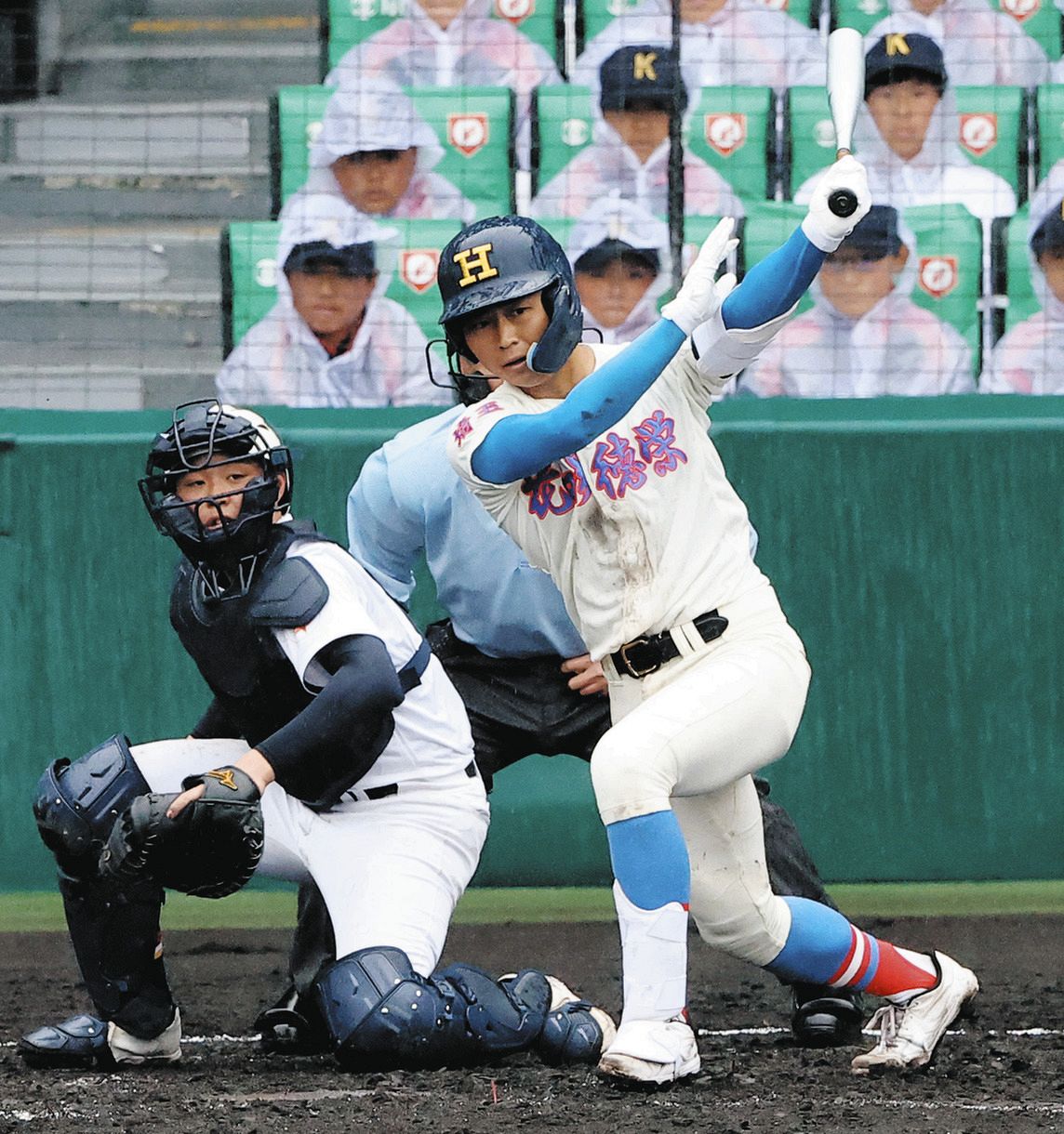 センバツ甲子園〉花咲徳栄が23年ぶり8強 無失策零封、猛攻17点 次は智